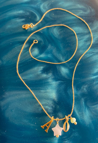 Collar Dijes y Letra