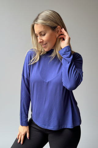 Polera Tokio Azul Intenso Maternal Over Size con Cuello Alto