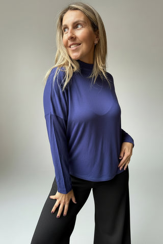 Polera Tokio Azul Intenso Maternal Over Size con Cuello Alto