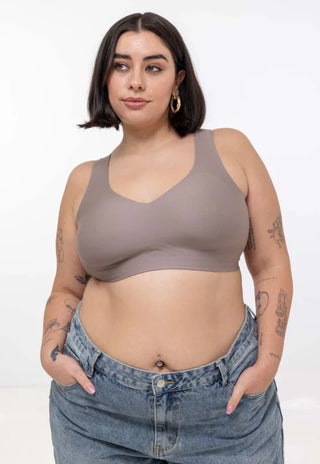 Sosten tipo Bralette Gris Modelo Lupe de LOVE LUST