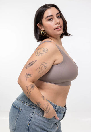 Sosten tipo Bralette Gris Modelo Lupe de LOVE LUST