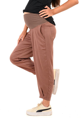 Pantalón Eloisa Café Post Natal Carrot Fit de Tencel