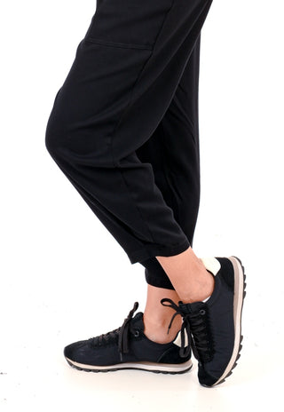 Pantalón Eloisa Negro Post Natal Carrot Fit de Tencel