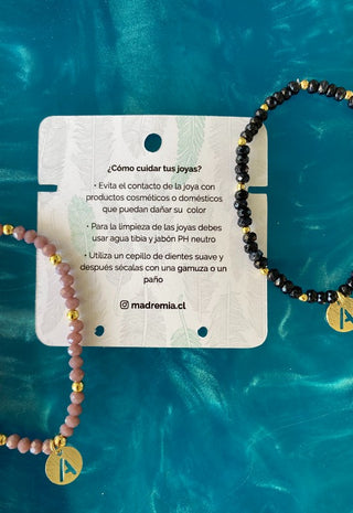 Pulsera Agatas Negras y Letra